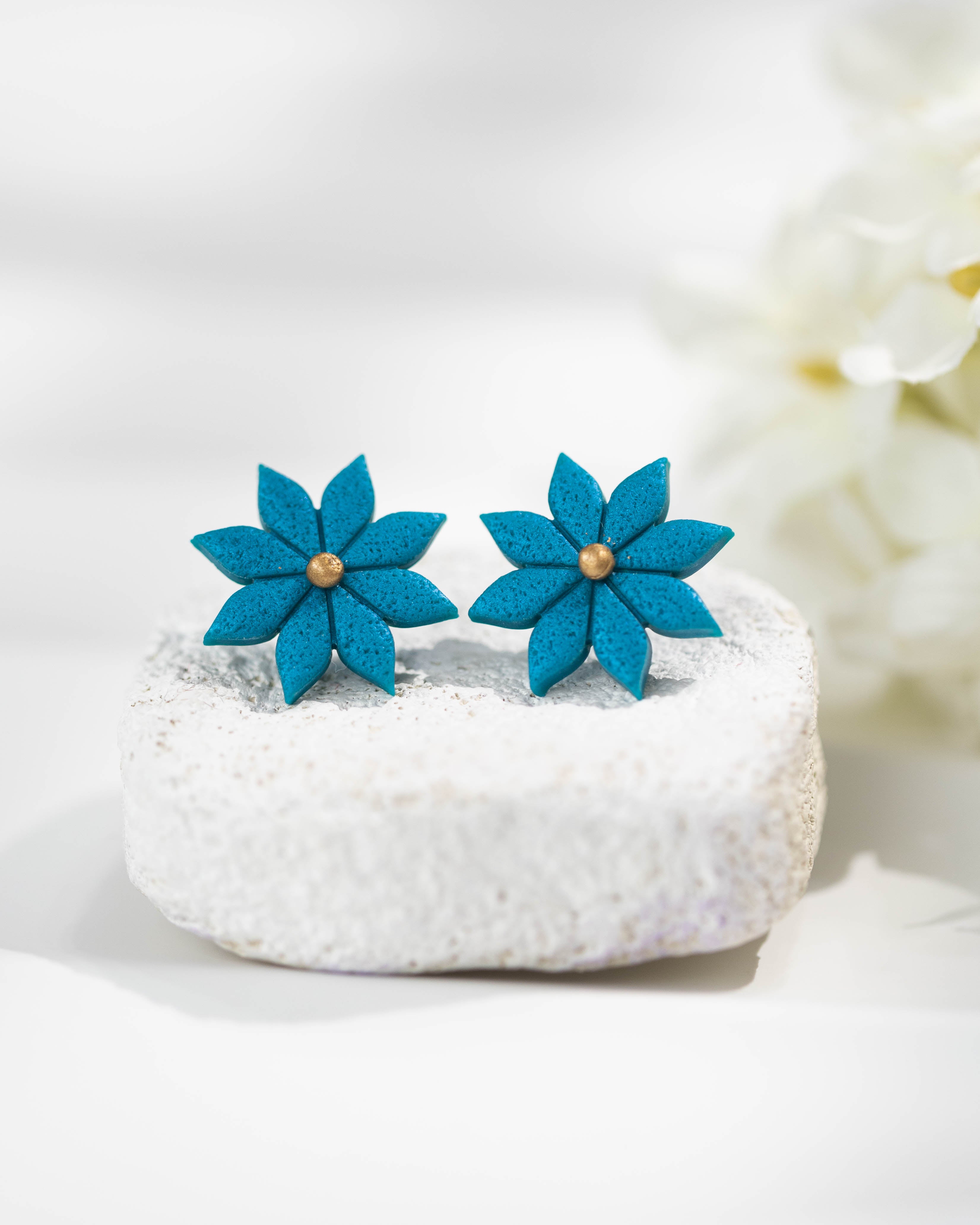 Cercei Studs Wildflower -lagoon blue