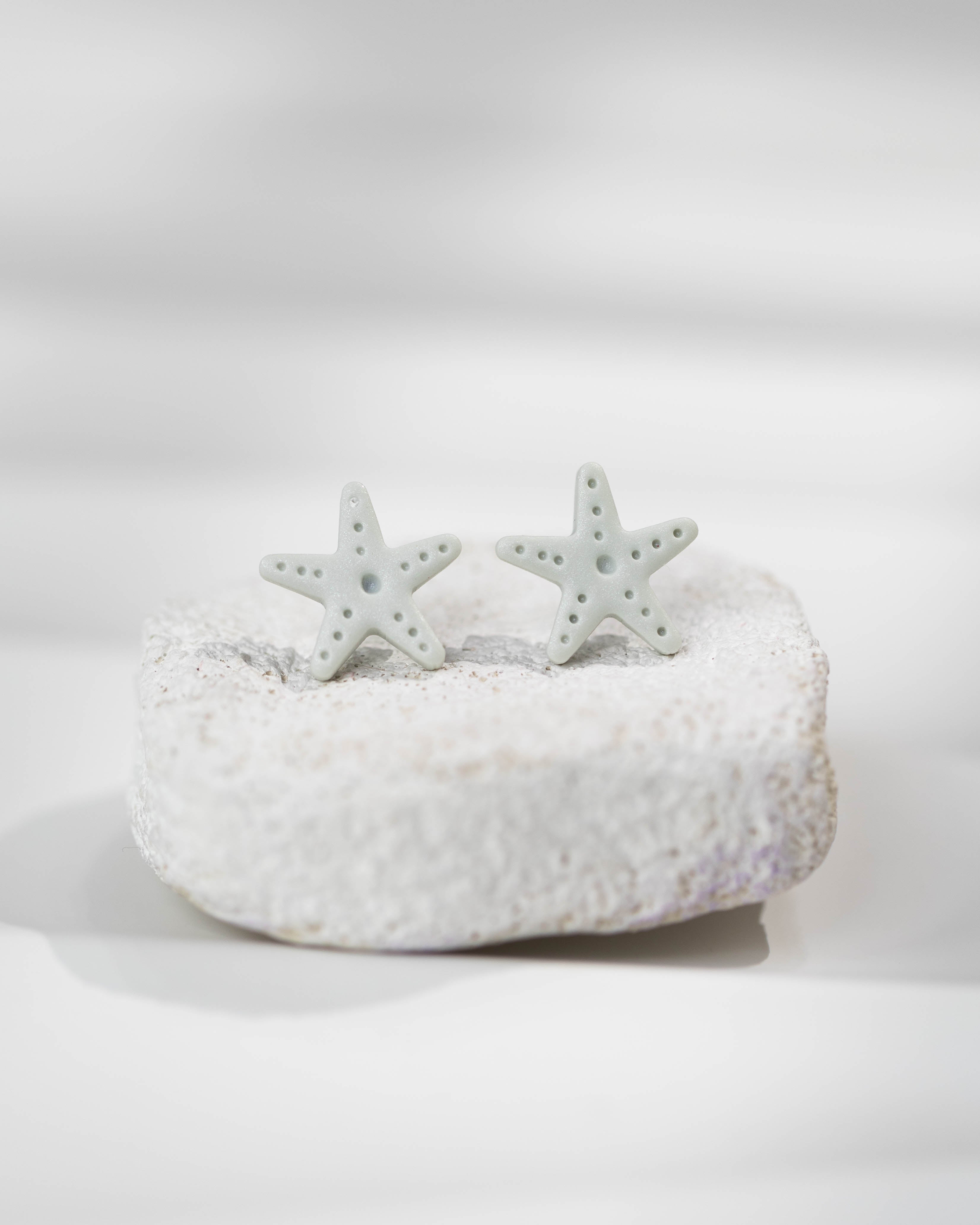Cercei Studs Starfish - pearl light green