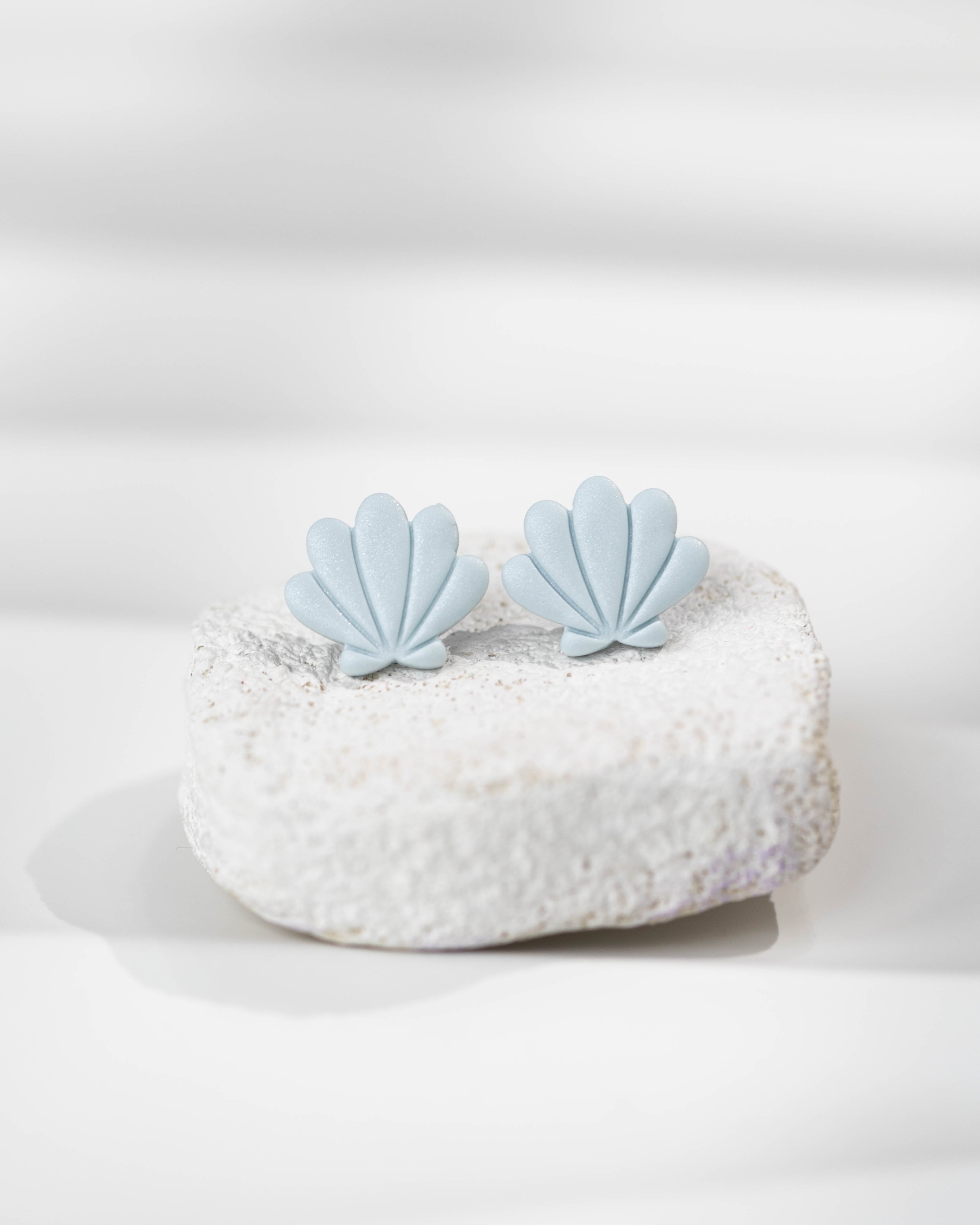 Cercei Studs Shell - pearl baby blue
