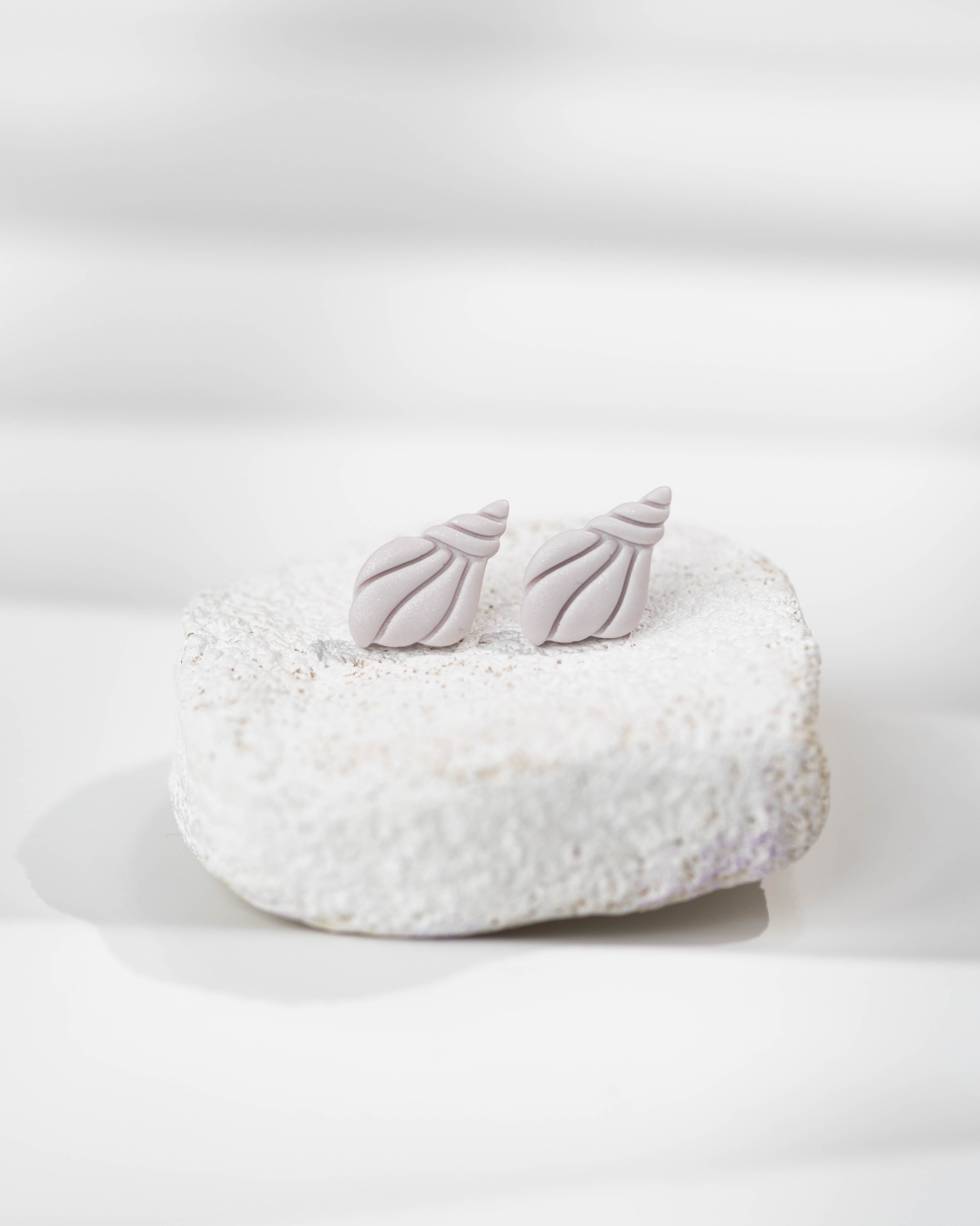 Cercei Studs Ocean Shell - pearl light lavander