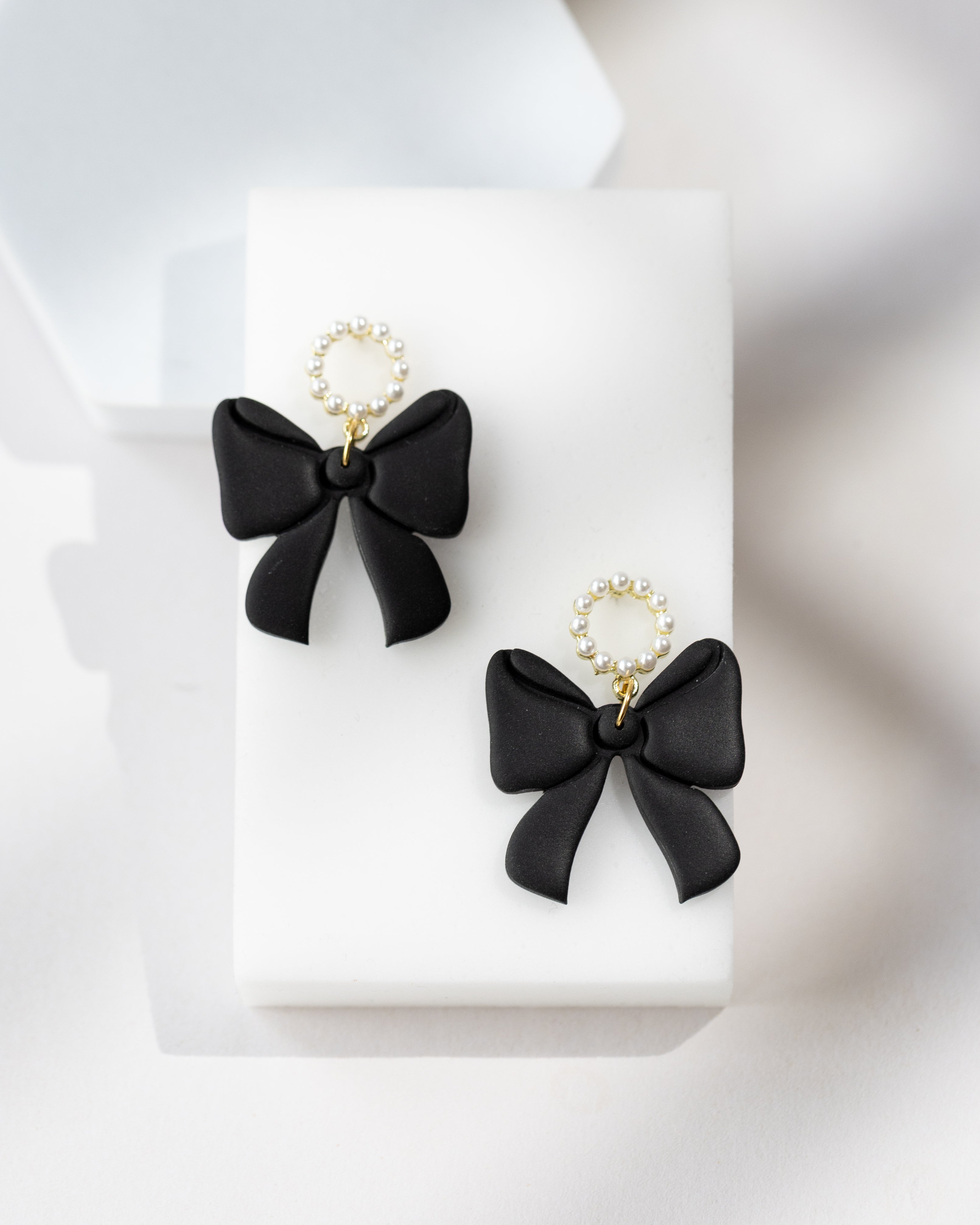 Cercei Pearl Bow - black