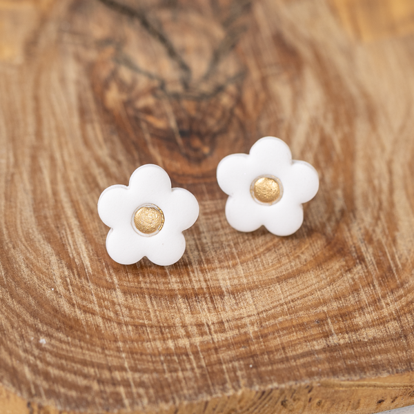 Cercei Daisy studs - white