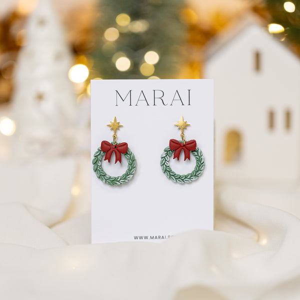 Cercei Coroniță cu zăpadă