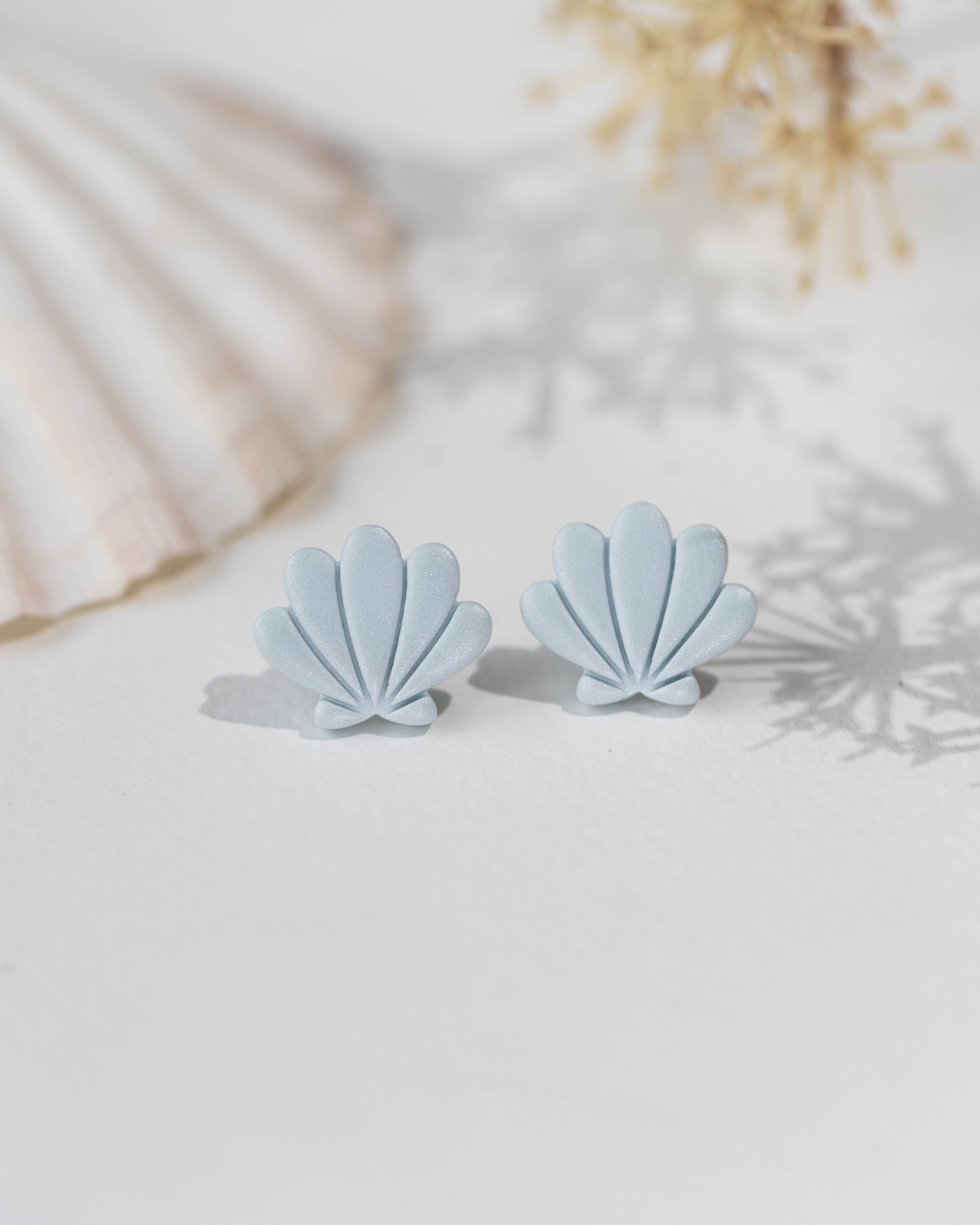 Cercei Studs Shell - pearl baby blue