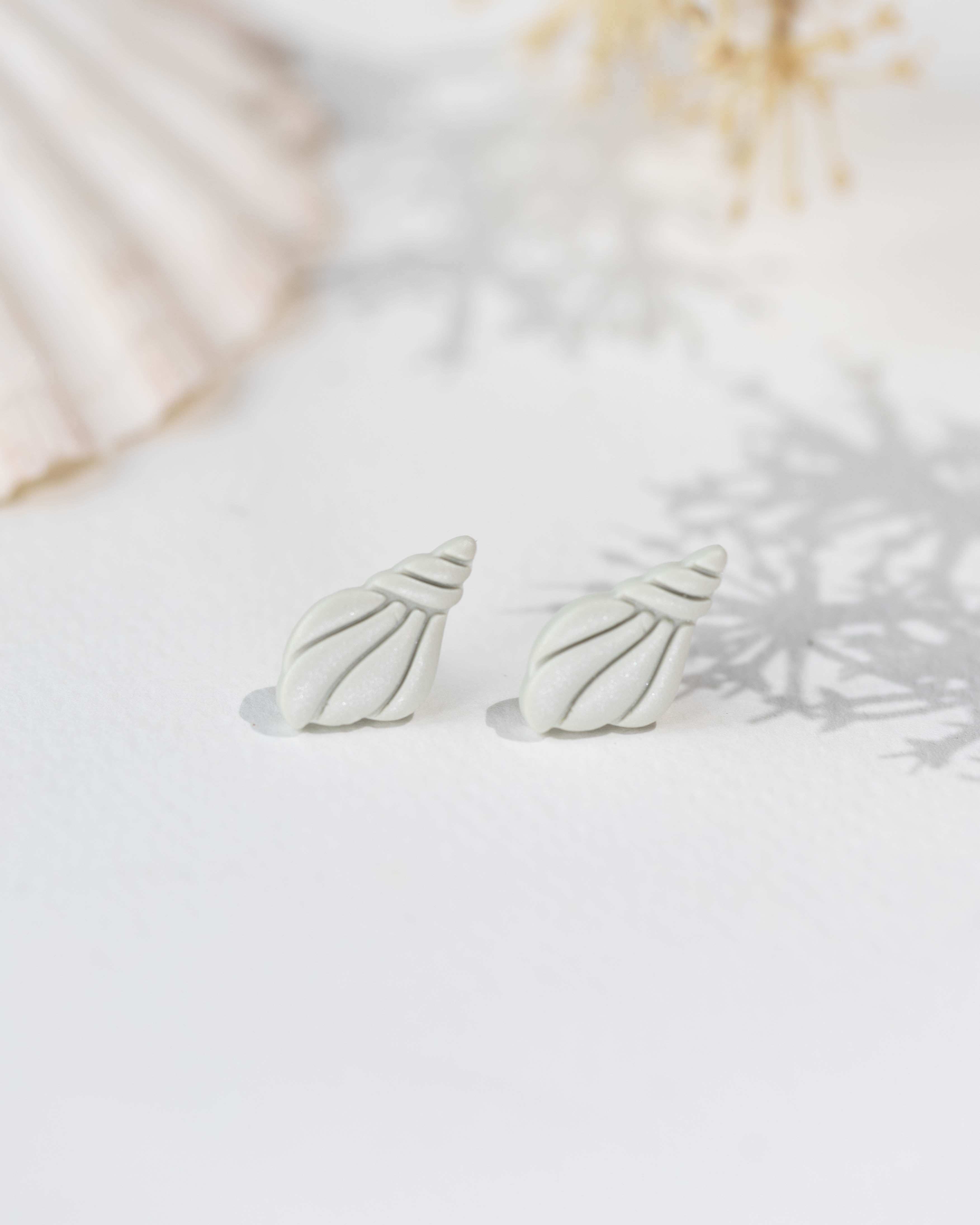 Cercei Studs Ocean Shell - pearl light green