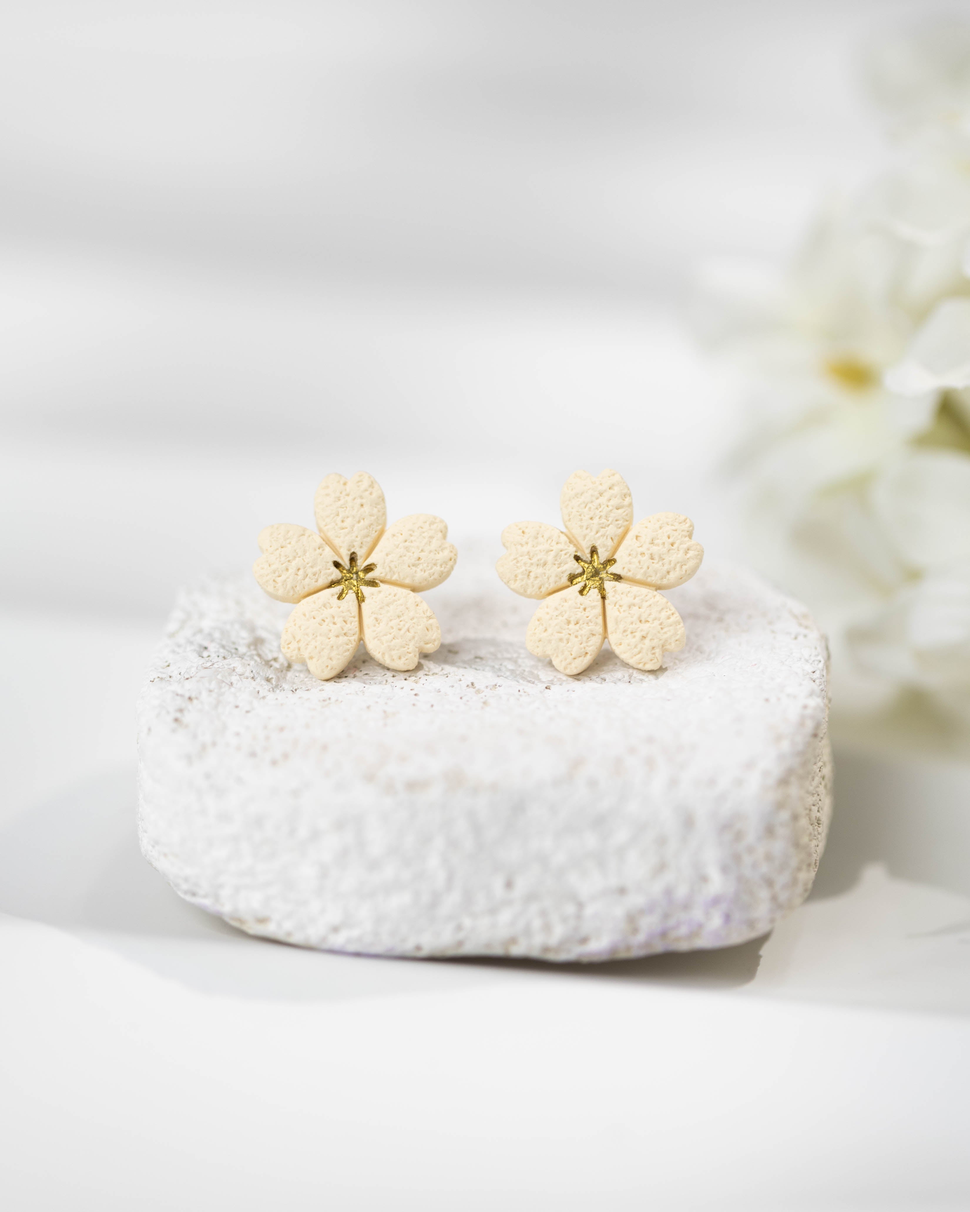 Cercei Studs Pastel Flower - butter yellow