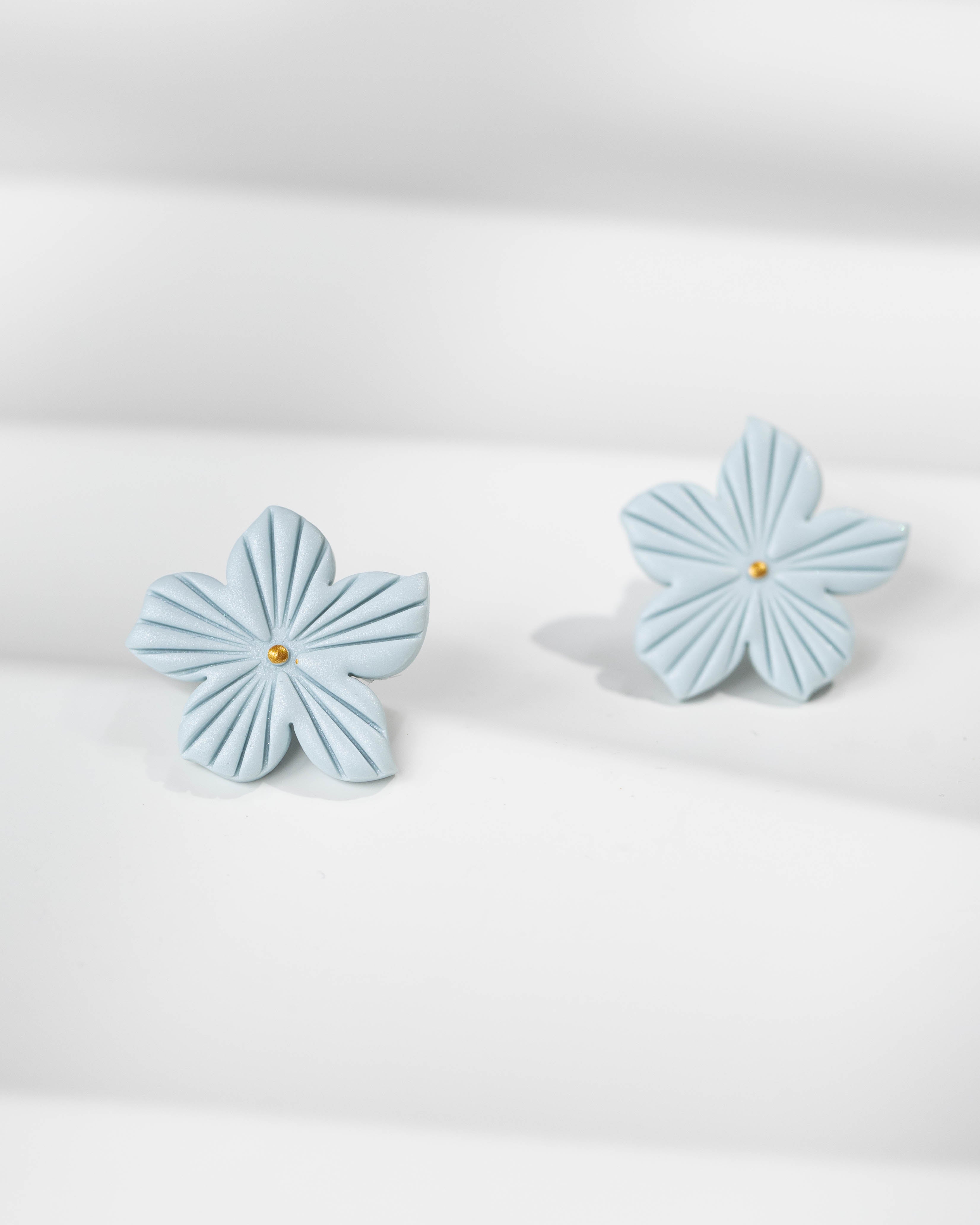 Cercei Studs Bloom - pearl baby blue