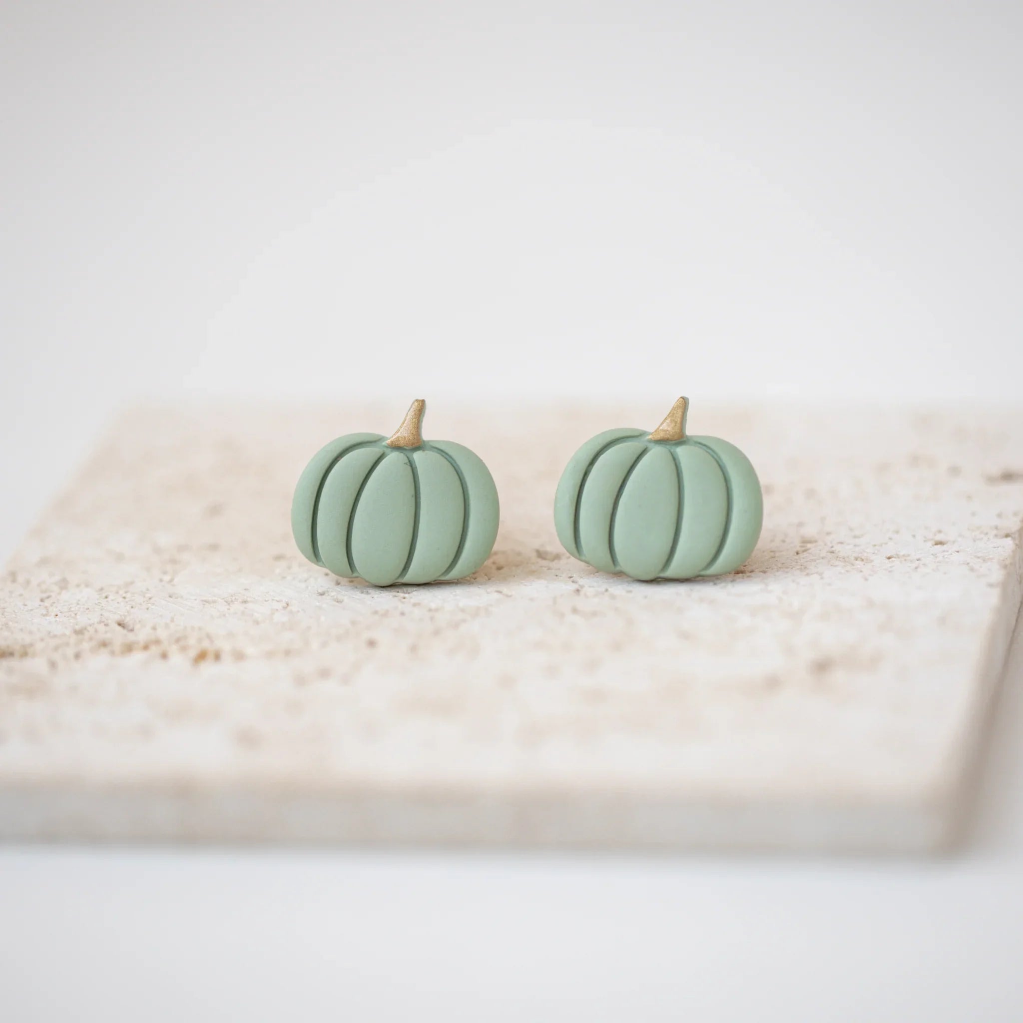 Cercei Pumpkin Studs - mint