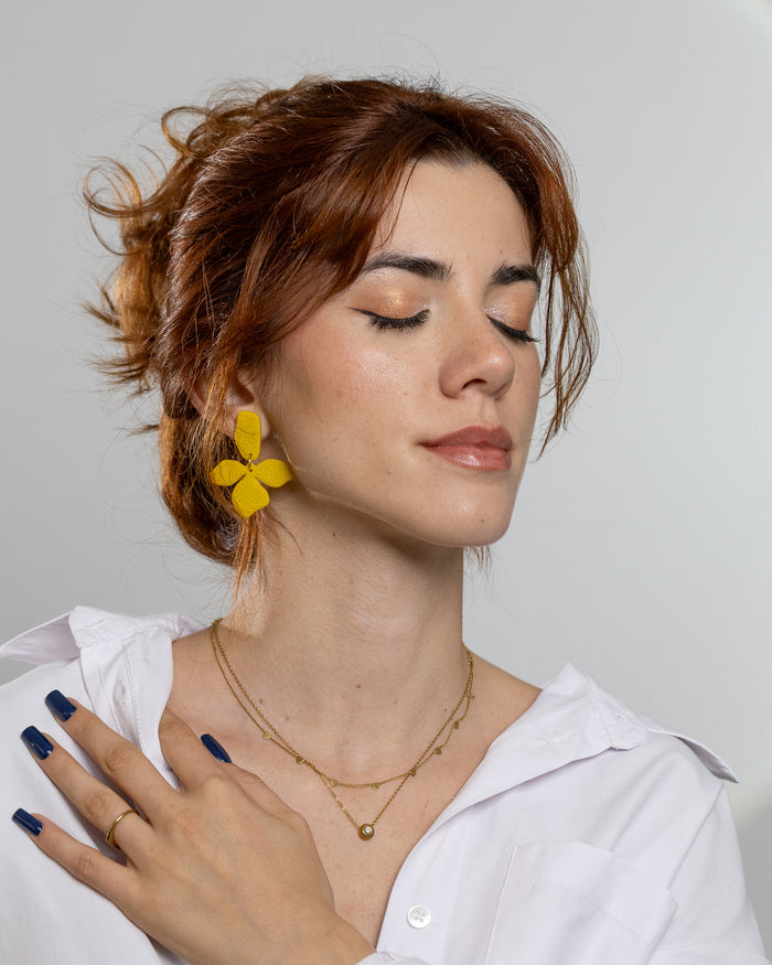 Cercei Fleur – Mustard purtați