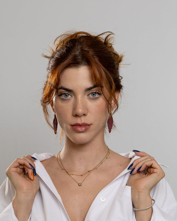 Cercei Elara – Burgundy purtați — colecția Fall in LOVE MARAI