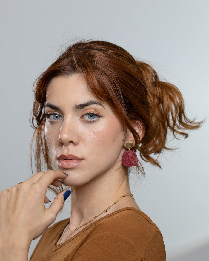 Cercei Silva – Burgundy purtați
